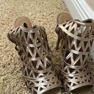 Steve Madden gold heels size 10